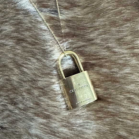 LOUIS VUITTON | #302 #303 #315 #323 lock and key | shiny and classic | - Picture 13 of 14